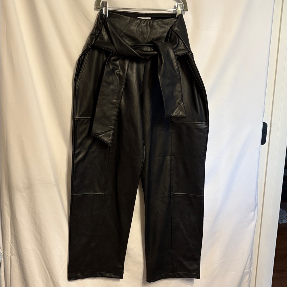 Nicole Miller Preppy black faux leather pants size medium.